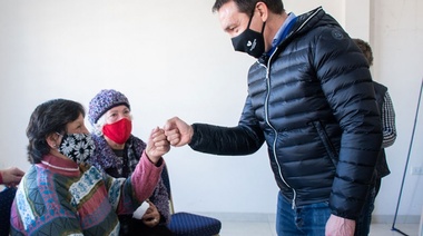 Entramado solidario: tejedoras de indumentaria para instituciones varelenses