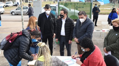 “Superamos las 200 mil dosis aplicadas en un día emblemático para todos y todas”, afrimó Watson