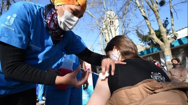 Watson y Kreplak supervisaron el funcionamiento de las postas de vacunación contra la Covid-19 