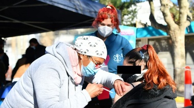 Continúa la vacunación comunitaria en la estación Varela