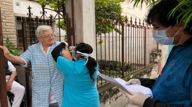 El gobierno bonaerense anunció que comenzará la vacunación "casa por casa"