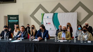 Watson y Trotta en la apertura del Primer Congreso Educativo Municipal Interdisciplinario