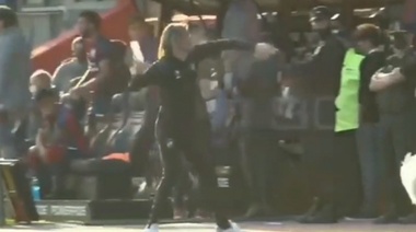 Beccacece recibió una contravención por arrojar una botella a la platea de San Lorenzo