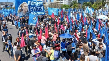 La CGT realiza su acto y organizaciones sociales acompañan con una marcha