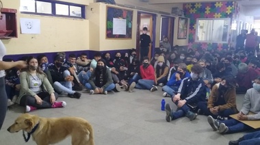 Pocas Pulgas: el programa de las mascotas llegó a la Secundaria N° 53 del barrio San Martín