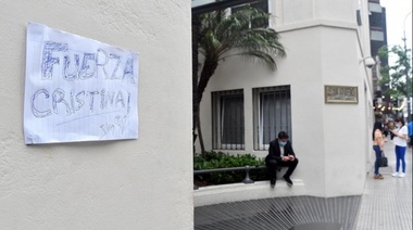 Cristina Kirchner "se encuentra en buen estado de salud" y "cursa un post operatorio normal"