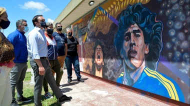 Artistas varelenses pintaron mural en homenaje a Diego Armando Maradona
