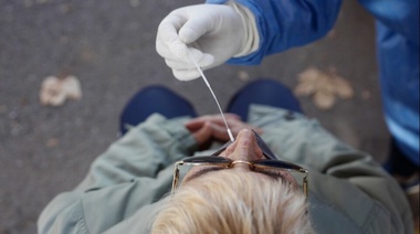 En la provincia de Buenos Aires solo se hisopará a mayores de 60, personas de riesgo o embarazadas