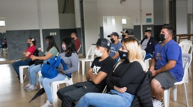 Jornada informativa sobre ampliación de la red de agua potable en barrio Luján