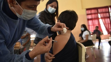 Jornadas de vacunación en escuelas de Varela