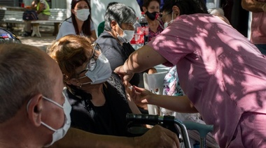 Vacunación antigripal en el Hogar de Adultos Mayores "Dr. Sallarés"