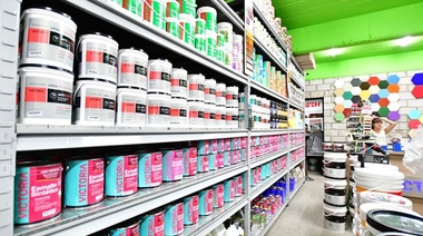 Watson distinguió la reinversión de comerciantes varelenses en el distrito