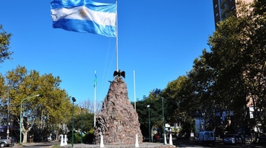 El Monumento a la Bandera en Varela es el más antiguo del país
