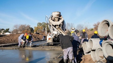 Andrés Watson supervisó la obra desplegada sobre los ramales del arroyo Jiménez