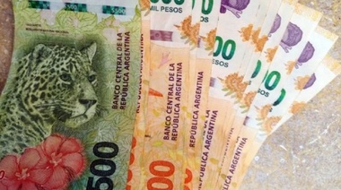 El Gobierno confirmó que analiza un bono de fin de año para trabajadores