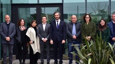 Watson y Cafiero recorrieron una empresa varelense en el PITEC