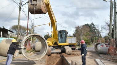 Watson supervisó las tareas para entubar los ramales del arroyo Jiménez