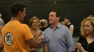 Watson cosecha más del 60% de imagen positiva según encuesta de opinión pública nacional