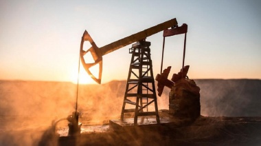 Los gobernadores suspenderían la producción del petróleo tras el conflicto con Milei
