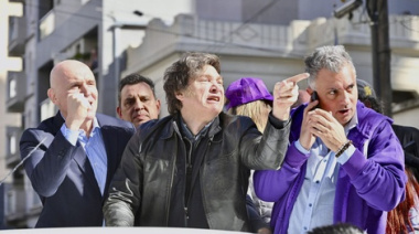 La camioneta que trasladó a Javier Milei por Lomas de Zamora tiene 213 multas que suman $41 millones